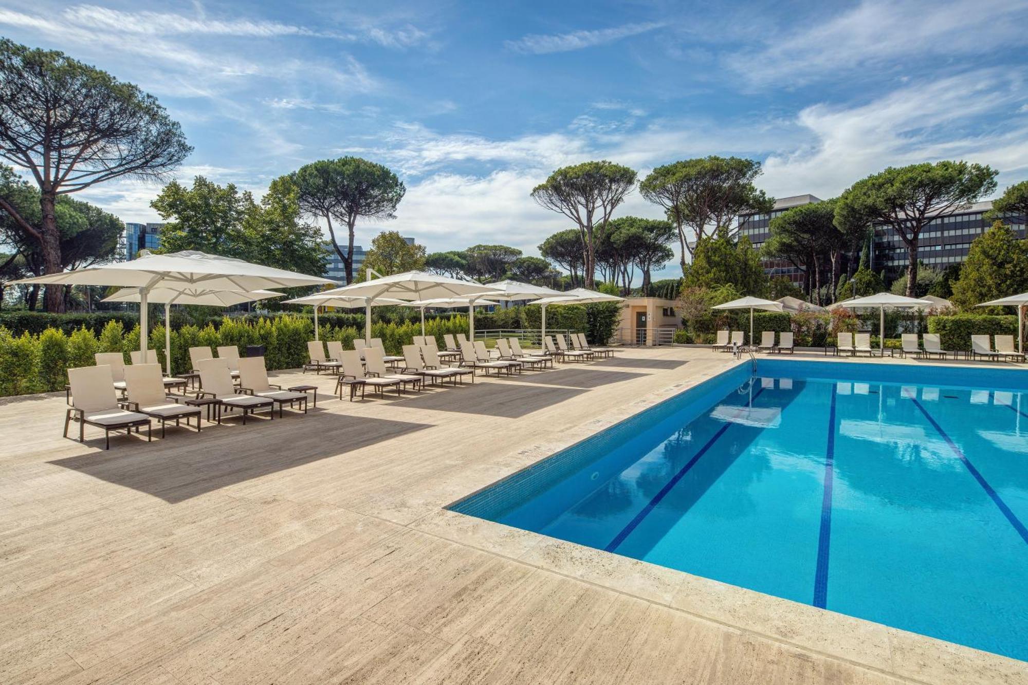 Holiday Inn Rome - Eur Parco Dei Medici, An Ihg Hotel Εξωτερικό φωτογραφία